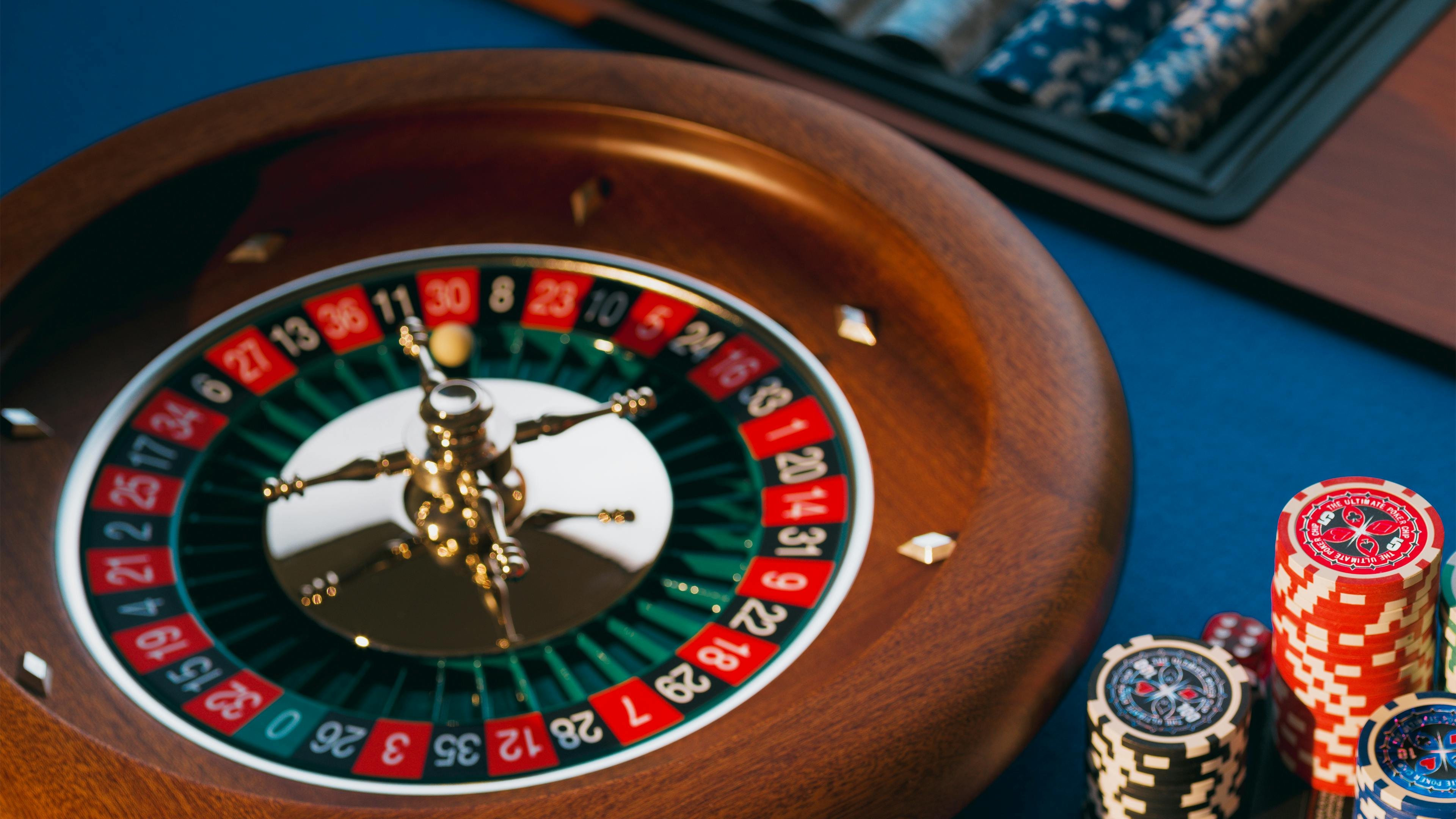 Pengguna membaca kebijakan privasi dan panduan responsible gaming di platform